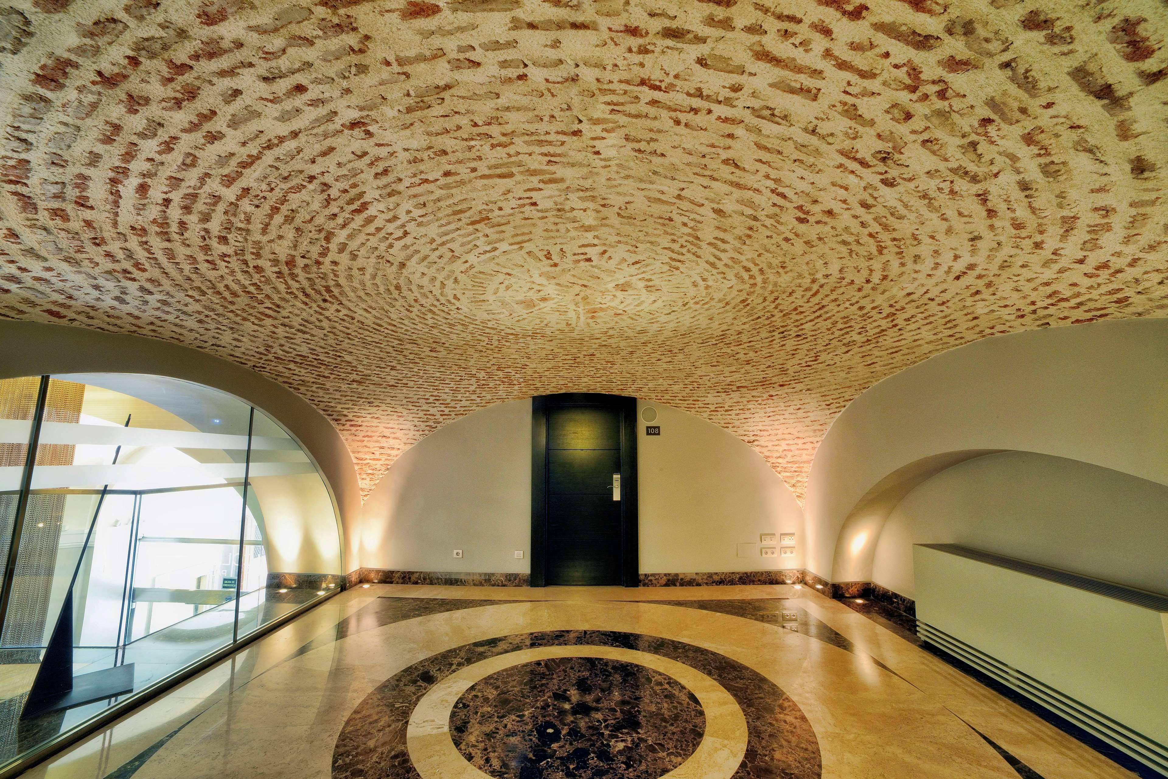 Nh Collection Madrid Palacio De Tepa Eksteriør bilde The vaulting of the entrance to the museum