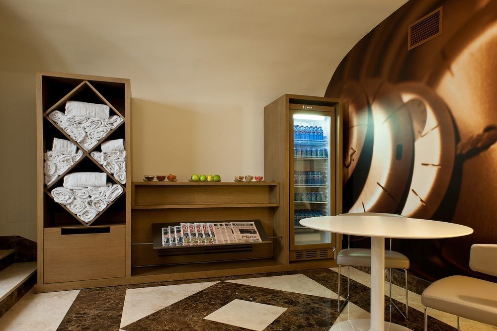 Nh Collection Madrid Palacio De Tepa Eksteriør bilde The Diamond Lounge at the airport