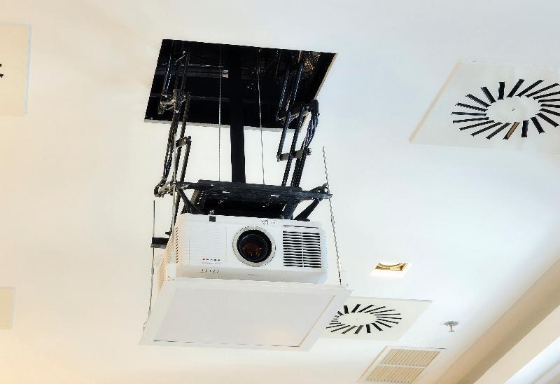Nh Collection Madrid Palacio De Tepa Eksteriør bilde Ceiling-mounted projector