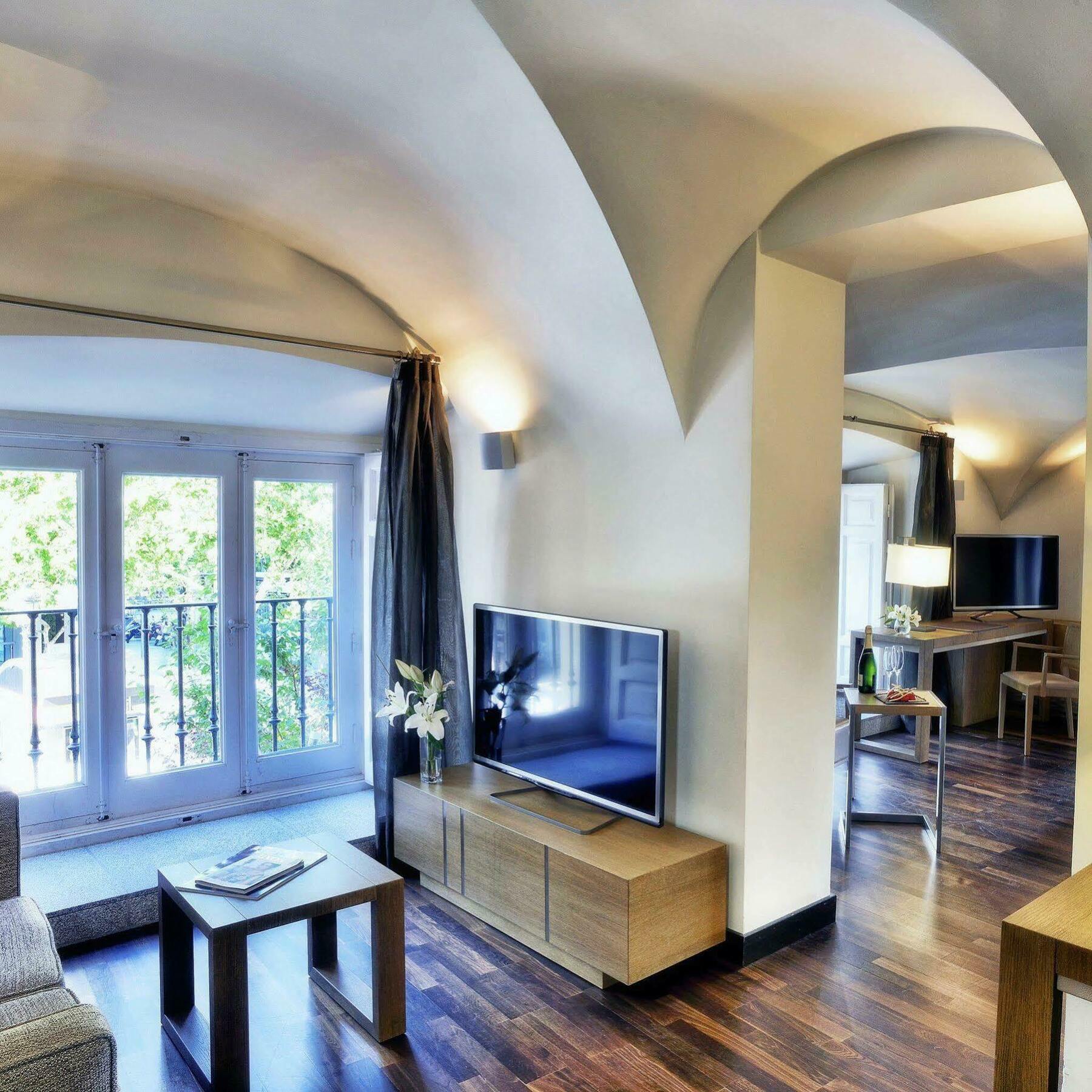 Nh Collection Madrid Palacio De Tepa Eksteriør bilde A typical apartment